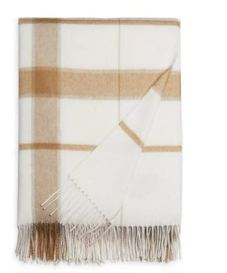 Picture of a woven cashmere throw with fringe, gray and white plaid pattern
