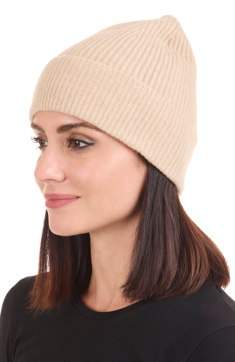 CASHMERE CHUNKY RIB KNIT HAT in oat on model