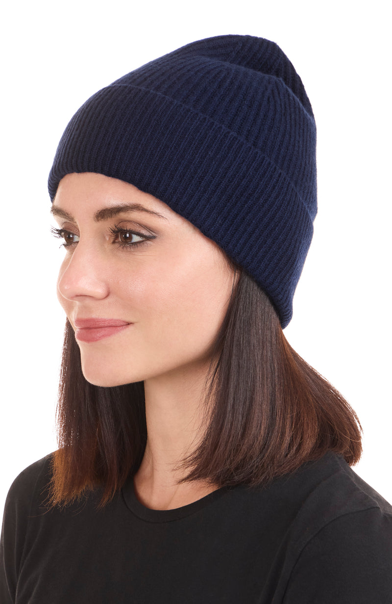CASHMERE CHUNKY RIB KNIT HAT in navy on model