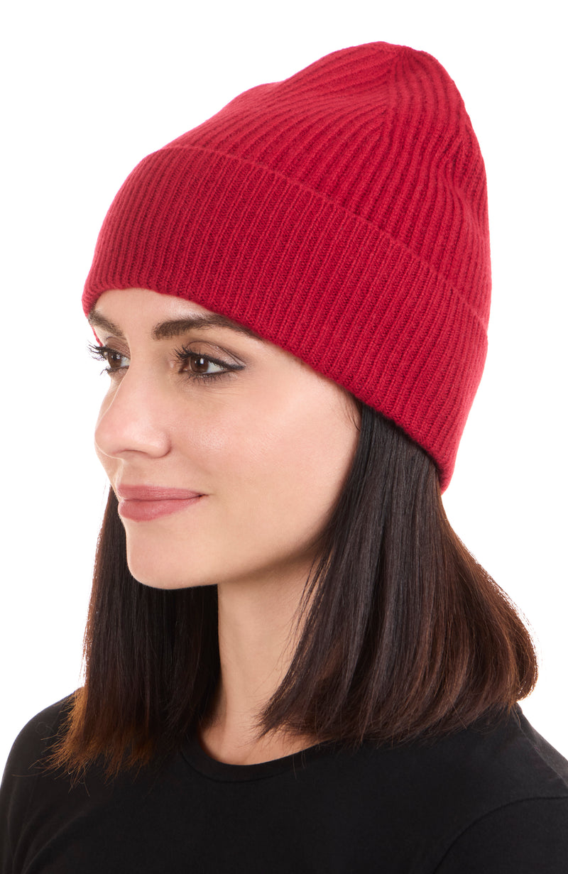 CASHMERE CHUNKY RIB KNIT HAT in red on model