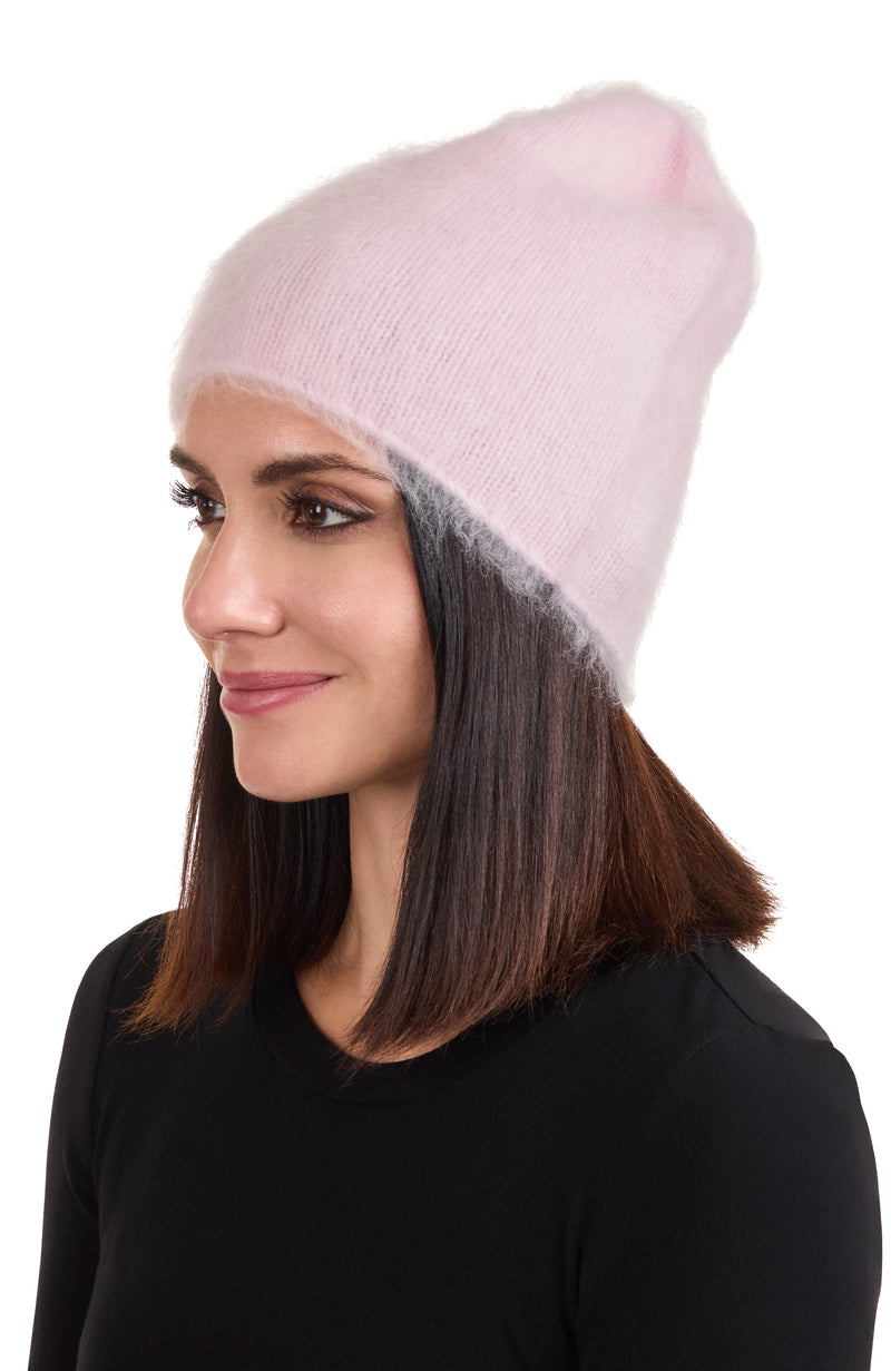 BRUSHED CASHMERE SLOUCHY BEANIE in light pink on model